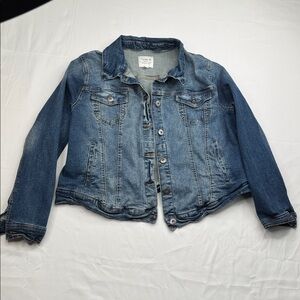 Torrid cropped denim jacket size 3X dark rustic distressed wash button up